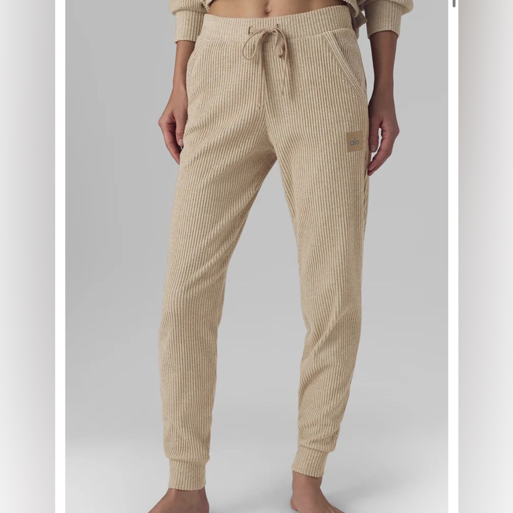 Alo Yoga Muse Sweatpants